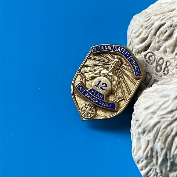 🖤National Safety Council 12 Year Safe Driver Award Pin with Screw Back - Picture 2 of 5